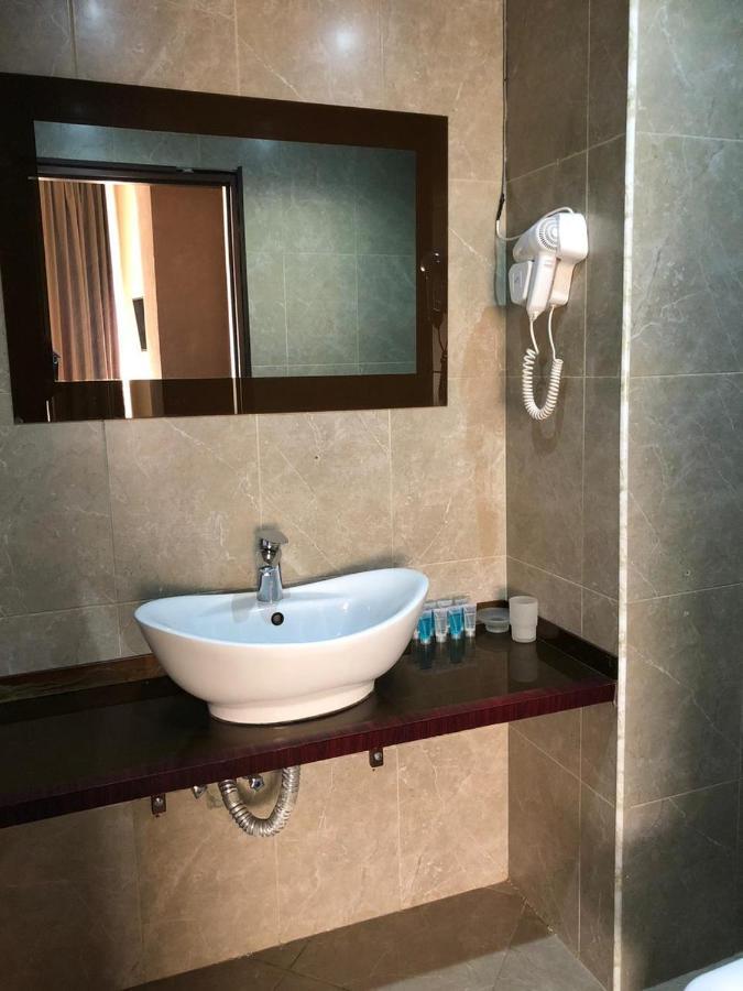 Hotel Vaki Tbilisi ภายนอก รูปภาพ